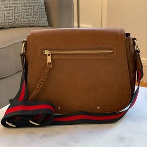Basic satchel bag with fun seatbelt strap.